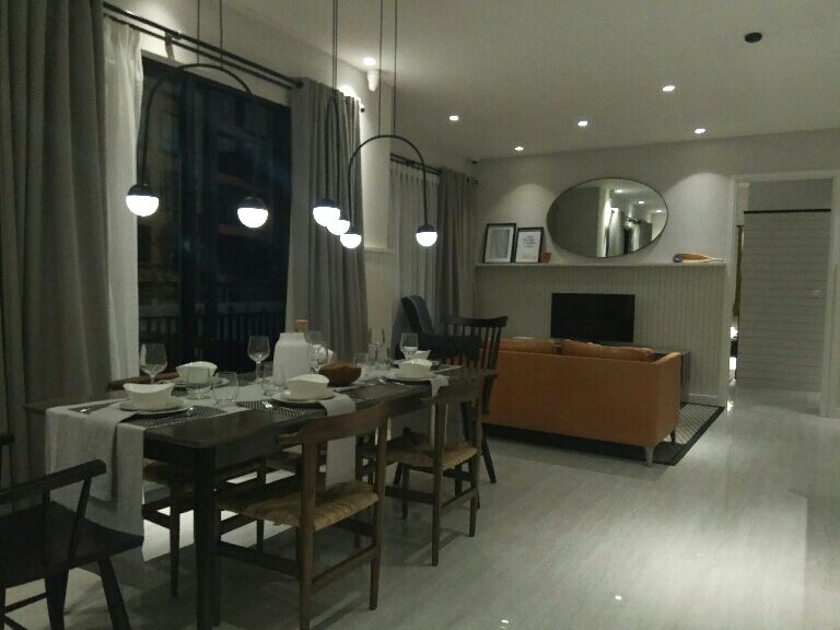 Lloyd (Low Rise Apartment)